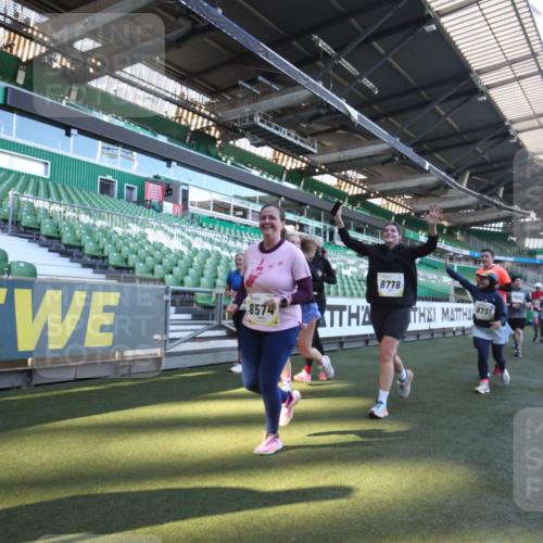 06.10.2024 - 19. swb-Marathon Bremen Yannick Fuchs http://msf.ph/oto/7366293 06.10.2024 10:37:20 Laufen im Stadion 7038, 7164, 7172, 7220, 7399, 7416, 7441, 7495, 7512, 7588, 7611, 7612, 7626, 7627, 7645, 7688, 7711, 7713, 7817, 7818, 7819, 7834, 7908, 7999, 8021, 8025, 8026, 8032, 8050, 8051, 8077, 8104, 8130, 8169, 8182, 8184, 8201, 8202, 8216, 8217, 8221, 8282, 8294, 8340, 8393, 8407, 8448, 8464, 8529, 8532, 8535, 8574, 8597, 8599, 8660, 8687, 8693, 8696, 8703, 8731, 8770, 8778, 8811, 8862, 9010, 9074, 9123 meine-sportfotos.de