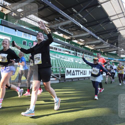 06.10.2024 - 19. swb-Marathon Bremen Yannick Fuchs http://msf.ph/oto/7366327 06.10.2024 10:37:21 Laufen im Stadion 7038, 7164, 7172, 7220, 7399, 7416, 7441, 7495, 7512, 7588, 7611, 7612, 7626, 7627, 7645, 7688, 7711, 7713, 7817, 7818, 7819, 7834, 7908, 7999, 8021, 8025, 8026, 8032, 8050, 8051, 8077, 8104, 8130, 8169, 8182, 8184, 8201, 8202, 8216, 8217, 8221, 8282, 8294, 8340, 8393, 8407, 8448, 8464, 8529, 8532, 8535, 8574, 8597, 8599, 8660, 8687, 8693, 8696, 8703, 8731, 8770, 8778, 8811, 8862, 9010, 9074, 9123 meine-sportfotos.de