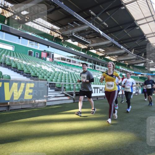 06.10.2024 - 19. swb-Marathon Bremen Yannick Fuchs http://msf.ph/oto/7366352 06.10.2024 10:37:24 Laufen im Stadion 7038, 7164, 7172, 7220, 7399, 7416, 7441, 7495, 7512, 7588, 7611, 7612, 7626, 7627, 7645, 7672, 7688, 7711, 7713, 7728, 7729, 7817, 7818, 7819, 7834, 7908, 7999, 8021, 8025, 8026, 8032, 8050, 8051, 8077, 8104, 8130, 8169, 8182, 8184, 8201, 8202, 8213, 8216, 8217, 8221, 8282, 8294, 8340, 8393, 8407, 8448, 8464, 8529, 8532, 8535, 8574, 8597, 8599, 8660, 8687, 8693, 8696, 8703, 8731, 8770, 8778, 8811, 8862, 9010, 9074 meine-sportfotos.de