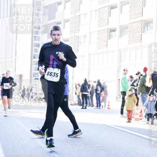 06.10.2024 - 19. swb-Marathon Bremen Matties Gatica Varas http://msf.ph/oto/7366387 06.10.2024 10:42:26 Laufen 7184, 8635 meine-sportfotos.de