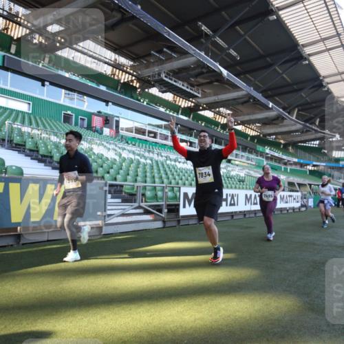 06.10.2024 - 19. swb-Marathon Bremen Yannick Fuchs http://msf.ph/oto/7366438 06.10.2024 10:37:31 Laufen im Stadion 7038, 7164, 7220, 7441, 7495, 7512, 7588, 7611, 7612, 7672, 7681, 7688, 7711, 7713, 7728, 7729, 7817, 7818, 7819, 7834, 7916, 7999, 8021, 8063, 8077, 8104, 8114, 8130, 8140, 8141, 8145, 8169, 8182, 8184, 8202, 8213, 8216, 8217, 8221, 8282, 8294, 8393, 8448, 8464, 8529, 8532, 8535, 8537, 8574, 8597, 8599, 8660, 8687, 8693, 8696, 8697, 8731, 8770, 8778, 8811, 9010, 9074 meine-sportfotos.de