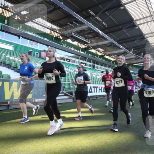 06.10.2024 - 19. swb-Marathon Bremen Yannick Fuchs http://msf.ph/oto/7366513 06.10.2024 10:37:40 Laufen im Stadion 7038, 7062, 7075, 7093, 7112, 7164, 7220, 7310, 7356, 7357, 7440, 7441, 7495, 7500, 7512, 7543, 7544, 7588, 7611, 7612, 7672, 7681, 7688, 7711, 7713, 7725, 7728, 7729, 7732, 7808, 7817, 7818, 7819, 7834, 7881, 7916, 7994, 7995, 7999, 8021, 8063, 8077, 8104, 8114, 8130, 8140, 8141, 8145, 8169, 8182, 8184, 8188, 8213, 8217, 8221, 8282, 8294, 8295, 8393, 8439, 8448, 8464, 8532, 8535, 8537, 8597, 8623, 8687, 8697, 8811, 8895 meine-sportfotos.de