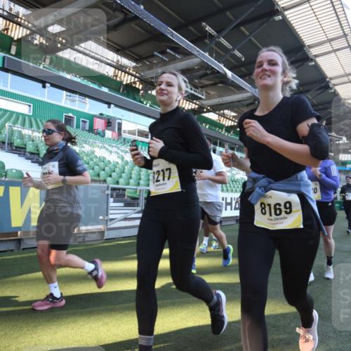 06.10.2024 - 19. swb-Marathon Bremen Yannick Fuchs http://msf.ph/oto/7366533 06.10.2024 10:37:41 Laufen im Stadion 7038, 7062, 7075, 7093, 7112, 7164, 7220, 7310, 7356, 7357, 7440, 7441, 7495, 7500, 7512, 7543, 7544, 7588, 7611, 7612, 7672, 7681, 7688, 7711, 7713, 7725, 7728, 7729, 7732, 7808, 7817, 7834, 7881, 7916, 7994, 7995, 7999, 8021, 8063, 8077, 8104, 8114, 8130, 8140, 8141, 8145, 8169, 8182, 8184, 8188, 8213, 8217, 8221, 8282, 8294, 8295, 8393, 8439, 8448, 8464, 8532, 8535, 8537, 8597, 8623, 8687, 8697, 8811, 8895 meine-sportfotos.de