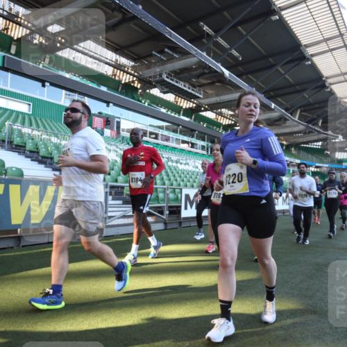 06.10.2024 - 19. swb-Marathon Bremen Yannick Fuchs http://msf.ph/oto/7366549 06.10.2024 10:37:42 Laufen im Stadion 7038, 7062, 7075, 7093, 7112, 7164, 7220, 7310, 7356, 7357, 7374, 7420, 7440, 7473, 7475, 7495, 7500, 7512, 7543, 7544, 7588, 7611, 7612, 7672, 7681, 7688, 7711, 7713, 7725, 7728, 7729, 7732, 7808, 7817, 7881, 7916, 7994, 7995, 7999, 8021, 8063, 8114, 8130, 8140, 8141, 8145, 8169, 8182, 8184, 8188, 8213, 8217, 8221, 8282, 8294, 8295, 8296, 8393, 8439, 8464, 8532, 8535, 8537, 8597, 8623, 8687, 8697, 8811, 8895 meine-sportfotos.de