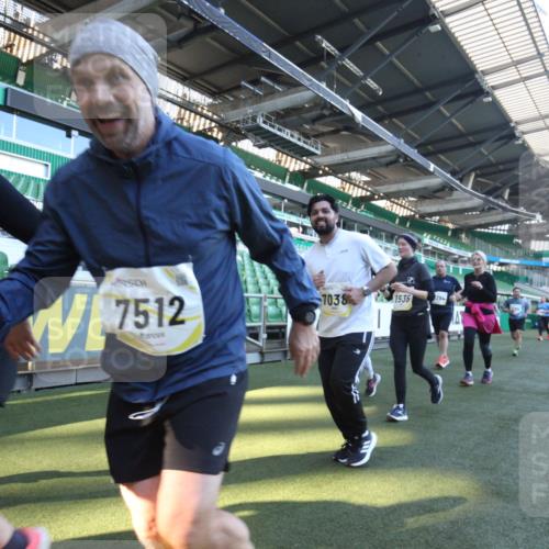 06.10.2024 - 19. swb-Marathon Bremen Yannick Fuchs http://msf.ph/oto/7366595 06.10.2024 10:37:43 Laufen im Stadion 7038, 7062, 7075, 7093, 7112, 7164, 7211, 7212, 7220, 7310, 7356, 7357, 7374, 7420, 7440, 7473, 7475, 7495, 7500, 7512, 7543, 7544, 7588, 7611, 7612, 7672, 7681, 7688, 7711, 7713, 7725, 7728, 7729, 7732, 7808, 7817, 7881, 7916, 7994, 7995, 7999, 8021, 8063, 8114, 8130, 8140, 8141, 8145, 8169, 8182, 8184, 8188, 8213, 8217, 8282, 8294, 8295, 8296, 8393, 8417, 8439, 8464, 8507, 8532, 8535, 8537, 8597, 8623, 8687, 8697, 8895 meine-sportfotos.de