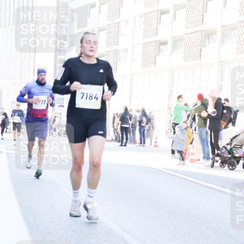 06.10.2024 - 19. swb-Marathon Bremen Matties Gatica Varas http://msf.ph/oto/7366596 06.10.2024 10:42:31 Laufen 8652, 7184 meine-sportfotos.de