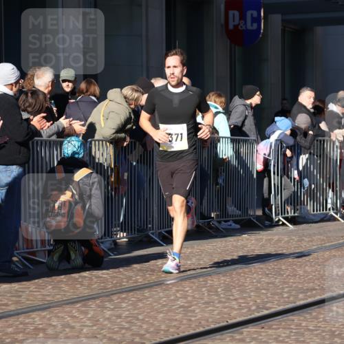 06.10.2024 - 19. swb-Marathon Bremen Strokosch-Dieckow http://msf.ph/oto/7366656 06.10.2024 10:32:07 Laufen 7247, 8211, 8371, 8753, 8780 meine-sportfotos.de