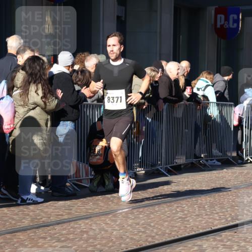 06.10.2024 - 19. swb-Marathon Bremen Strokosch-Dieckow http://msf.ph/oto/7366681 06.10.2024 10:32:07 Laufen 7247, 8211, 8371, 8753, 8780 meine-sportfotos.de