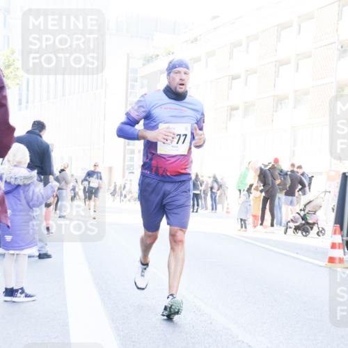 06.10.2024 - 19. swb-Marathon Bremen Matties Gatica Varas http://msf.ph/oto/7366683 06.10.2024 10:42:33 Laufen 8852, 13, 2, 77, 111 meine-sportfotos.de