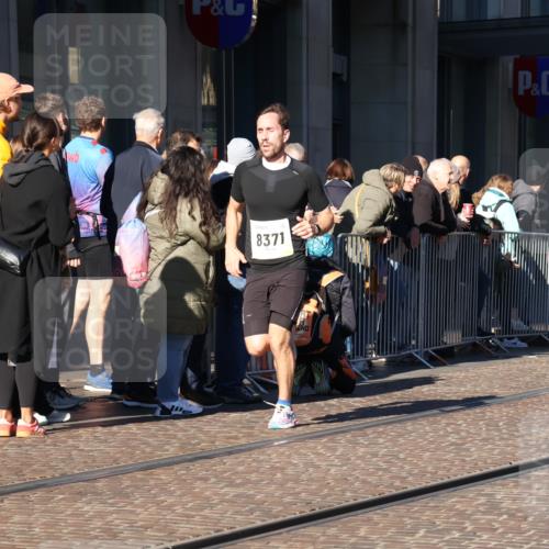 06.10.2024 - 19. swb-Marathon Bremen Strokosch-Dieckow http://msf.ph/oto/7366689 06.10.2024 10:32:07 Laufen 7247, 8211, 8371, 8753, 8780 meine-sportfotos.de