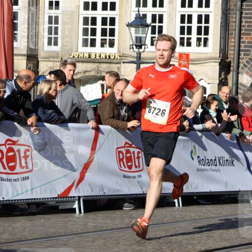 06.10.2024 - 19. swb-Marathon Bremen Strokosch-Dieckow http://msf.ph/oto/7366698 06.10.2024 10:40:35 Ziel 7738, 8120, 8180, 8220, 8390, 8544, 8726, 8784, 9052 meine-sportfotos.de
