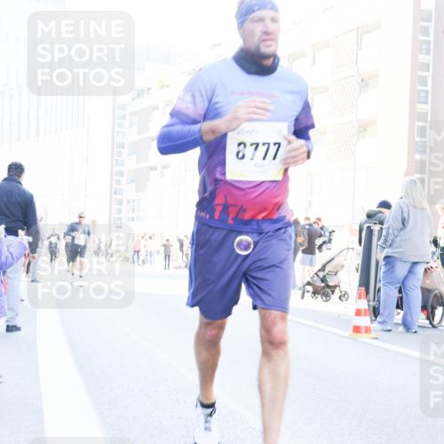 06.10.2024 - 19. swb-Marathon Bremen Matties Gatica Varas http://msf.ph/oto/7366716 06.10.2024 10:42:34 Laufen 8852, 8777 meine-sportfotos.de