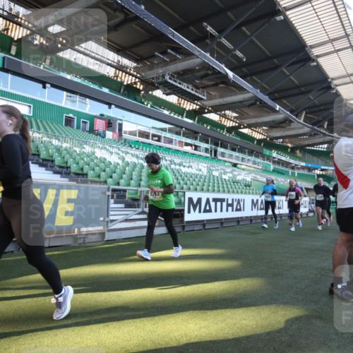 06.10.2024 - 19. swb-Marathon Bremen Yannick Fuchs http://msf.ph/oto/7366724 06.10.2024 10:37:52 Laufen im Stadion 7038, 7062, 7070, 7075, 7093, 7112, 7164, 7166, 7211, 7212, 7220, 7235, 7310, 7348, 7356, 7357, 7374, 7420, 7440, 7473, 7475, 7500, 7512, 7524, 7543, 7544, 7588, 7611, 7612, 7653, 7672, 7681, 7688, 7711, 7713, 7725, 7728, 7729, 7732, 7760, 7808, 7817, 7881, 7916, 7994, 7995, 7999, 8021, 8063, 8114, 8130, 8140, 8141, 8145, 8169, 8182, 8184, 8188, 8213, 8217, 8294, 8295, 8296, 8393, 8417, 8439, 8464, 8507, 8532, 8535, 8537, 8549, 8554, 8565, 8597, 8623, 8697, 8821, 8895, 8926 meine-sportfotos.de