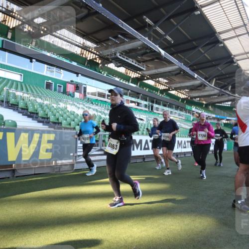 06.10.2024 - 19. swb-Marathon Bremen Yannick Fuchs http://msf.ph/oto/7366744 06.10.2024 10:37:55 Laufen im Stadion 7038, 7062, 7070, 7075, 7093, 7112, 7164, 7166, 7211, 7212, 7220, 7235, 7310, 7348, 7356, 7357, 7374, 7420, 7440, 7473, 7475, 7500, 7512, 7524, 7543, 7544, 7611, 7612, 7653, 7672, 7681, 7711, 7713, 7725, 7728, 7729, 7732, 7760, 7808, 7817, 7881, 7916, 7994, 7995, 7999, 8063, 8114, 8130, 8140, 8141, 8145, 8182, 8184, 8188, 8213, 8294, 8295, 8296, 8393, 8417, 8439, 8455, 8464, 8507, 8532, 8535, 8537, 8549, 8554, 8565, 8597, 8623, 8697, 8821, 8895, 8926, 9127 meine-sportfotos.de