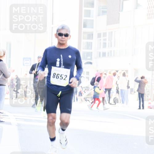 06.10.2024 - 19. swb-Marathon Bremen Matties Gatica Varas http://msf.ph/oto/7366750 06.10.2024 10:42:36 Laufen 02, 8652 meine-sportfotos.de