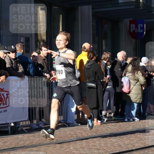 06.10.2024 - 19. swb-Marathon Bremen Strokosch-Dieckow http://msf.ph/oto/7366752 06.10.2024 10:32:23 Laufen 7247, 8211, 8647, 8753, 8780 meine-sportfotos.de