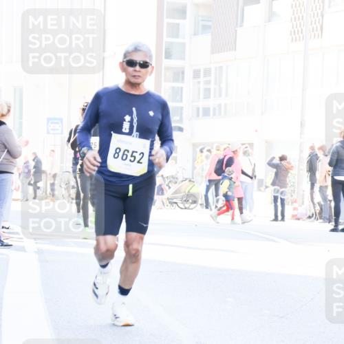 06.10.2024 - 19. swb-Marathon Bremen Matties Gatica Varas http://msf.ph/oto/7366763 06.10.2024 10:42:37 Laufen 25, 8652 meine-sportfotos.de