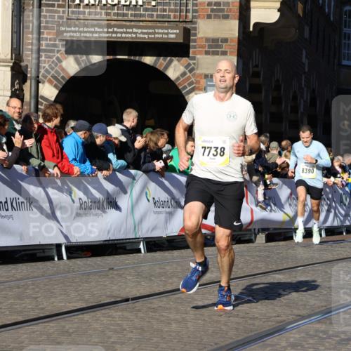 06.10.2024 - 19. swb-Marathon Bremen Strokosch-Dieckow http://msf.ph/oto/7366775 06.10.2024 10:40:37 Ziel 7738, 8120, 8180, 8220, 8390, 8544, 8726, 8784, 9052 meine-sportfotos.de