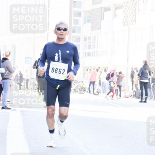 06.10.2024 - 19. swb-Marathon Bremen Matties Gatica Varas http://msf.ph/oto/7366779 06.10.2024 10:42:37 Laufen 02, 8652 meine-sportfotos.de