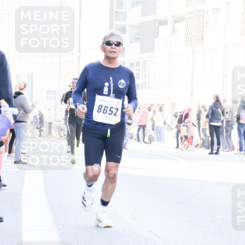 06.10.2024 - 19. swb-Marathon Bremen Matties Gatica Varas http://msf.ph/oto/7366795 06.10.2024 10:42:37 Laufen 8652 meine-sportfotos.de
