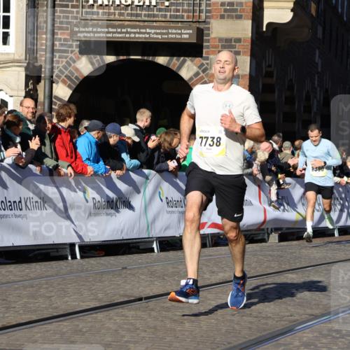 06.10.2024 - 19. swb-Marathon Bremen Strokosch-Dieckow http://msf.ph/oto/7366799 06.10.2024 10:40:38 Ziel 7738, 8120, 8180, 8220, 8390, 8544, 8726, 9052 meine-sportfotos.de