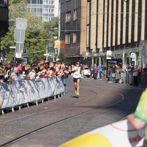 06.10.2024 - 19. swb-Marathon Bremen Luisa Fischer http://msf.ph/oto/7366805 06.10.2024 10:25:53 Ziel  meine-sportfotos.de