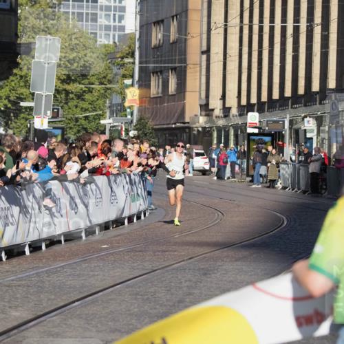 06.10.2024 - 19. swb-Marathon Bremen Luisa Fischer http://msf.ph/oto/7366811 06.10.2024 10:25:53 Ziel  meine-sportfotos.de