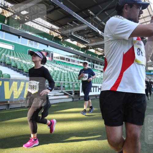 06.10.2024 - 19. swb-Marathon Bremen Yannick Fuchs http://msf.ph/oto/7366822 06.10.2024 10:38:00 Laufen im Stadion 7062, 7070, 7075, 7079, 7093, 7112, 7164, 7166, 7211, 7212, 7235, 7310, 7348, 7356, 7357, 7374, 7420, 7440, 7455, 7473, 7475, 7500, 7524, 7527, 7543, 7544, 7653, 7672, 7681, 7711, 7713, 7725, 7728, 7729, 7732, 7760, 7808, 7881, 7916, 7994, 7995, 7999, 8063, 8114, 8130, 8134, 8136, 8140, 8141, 8145, 8188, 8213, 8294, 8295, 8296, 8393, 8417, 8439, 8455, 8464, 8507, 8537, 8549, 8554, 8565, 8597, 8623, 8697, 8821, 8895, 8926, 8944, 9127 meine-sportfotos.de
