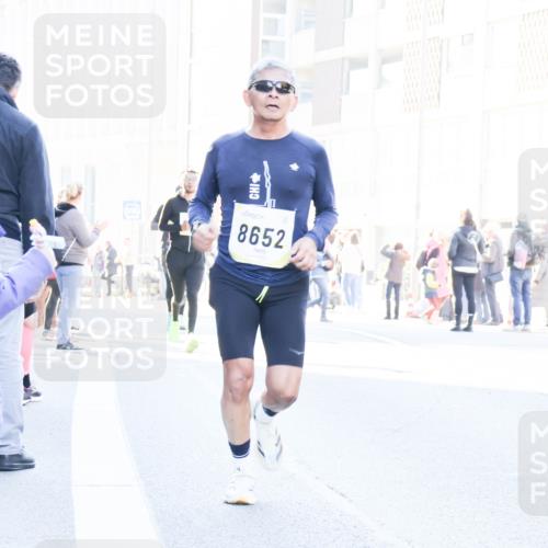 06.10.2024 - 19. swb-Marathon Bremen Matties Gatica Varas http://msf.ph/oto/7366823 06.10.2024 10:42:38 Laufen 8652 meine-sportfotos.de