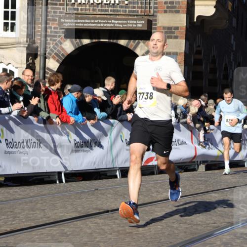 06.10.2024 - 19. swb-Marathon Bremen Strokosch-Dieckow http://msf.ph/oto/7366826 06.10.2024 10:40:38 Ziel 7738, 8120, 8180, 8220, 8390, 8544, 8726, 9052 meine-sportfotos.de