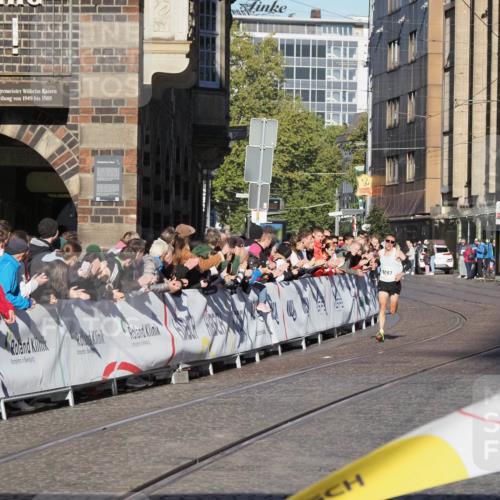 06.10.2024 - 19. swb-Marathon Bremen Luisa Fischer http://msf.ph/oto/7366836 06.10.2024 10:25:54 Ziel  meine-sportfotos.de
