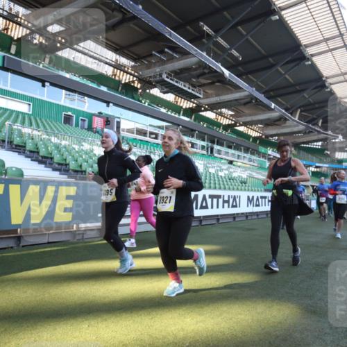 06.10.2024 - 19. swb-Marathon Bremen Yannick Fuchs http://msf.ph/oto/7366858 06.10.2024 10:38:03 Laufen im Stadion 7062, 7070, 7075, 7079, 7093, 7112, 7166, 7211, 7212, 7235, 7301, 7310, 7348, 7356, 7357, 7374, 7420, 7440, 7455, 7473, 7475, 7500, 7524, 7527, 7543, 7544, 7653, 7672, 7681, 7711, 7713, 7725, 7728, 7729, 7732, 7760, 7808, 7836, 7845, 7881, 7916, 7933, 7994, 7995, 7999, 8063, 8114, 8134, 8136, 8140, 8141, 8145, 8188, 8213, 8295, 8296, 8393, 8417, 8439, 8455, 8507, 8537, 8549, 8554, 8565, 8623, 8697, 8714, 8821, 8895, 8926, 8944, 9127, 9876 meine-sportfotos.de
