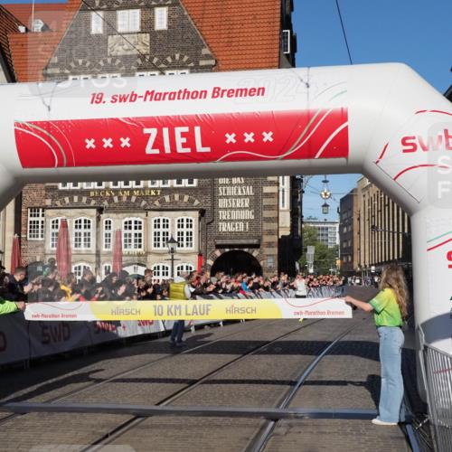 06.10.2024 - 19. swb-Marathon Bremen Luisa Fischer http://msf.ph/oto/7366896 06.10.2024 10:25:58 Ziel 8667 meine-sportfotos.de