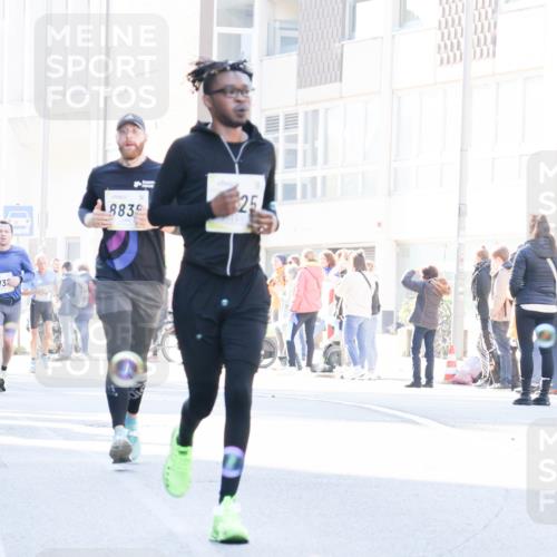 06.10.2024 - 19. swb-Marathon Bremen Matties Gatica Varas http://msf.ph/oto/7366916 06.10.2024 10:42:41 Laufen 73, 883, 25 meine-sportfotos.de