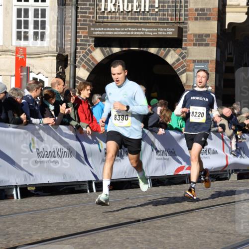 06.10.2024 - 19. swb-Marathon Bremen Strokosch-Dieckow http://msf.ph/oto/7366923 06.10.2024 10:40:40 Ziel 7738, 8120, 8180, 8220, 8390, 8544, 8726, 9052 meine-sportfotos.de