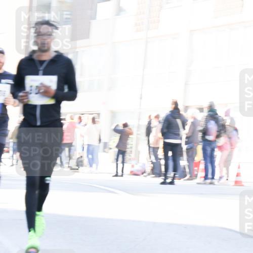 06.10.2024 - 19. swb-Marathon Bremen Matties Gatica Varas http://msf.ph/oto/7366932 06.10.2024 10:42:41 Laufen  meine-sportfotos.de