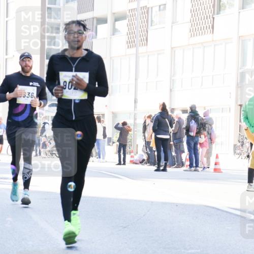 06.10.2024 - 19. swb-Marathon Bremen Matties Gatica Varas http://msf.ph/oto/7366962 06.10.2024 10:42:42 Laufen 47, 536, 90 meine-sportfotos.de