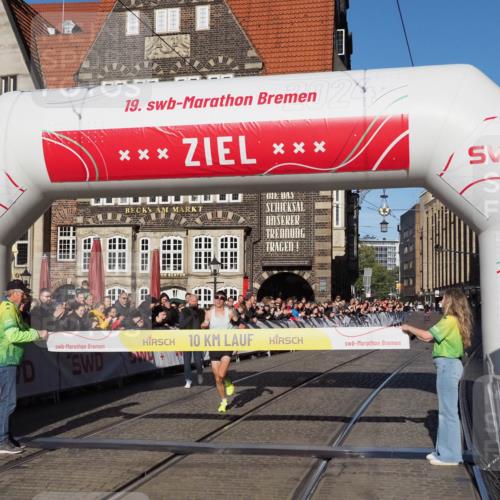 06.10.2024 - 19. swb-Marathon Bremen Luisa Fischer http://msf.ph/oto/7366969 06.10.2024 10:26:01 Ziel 8667 meine-sportfotos.de