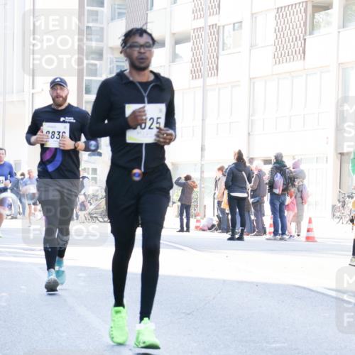 06.10.2024 - 19. swb-Marathon Bremen Matties Gatica Varas http://msf.ph/oto/7366980 06.10.2024 10:42:42 Laufen 32, 7647, 2836, 25 meine-sportfotos.de