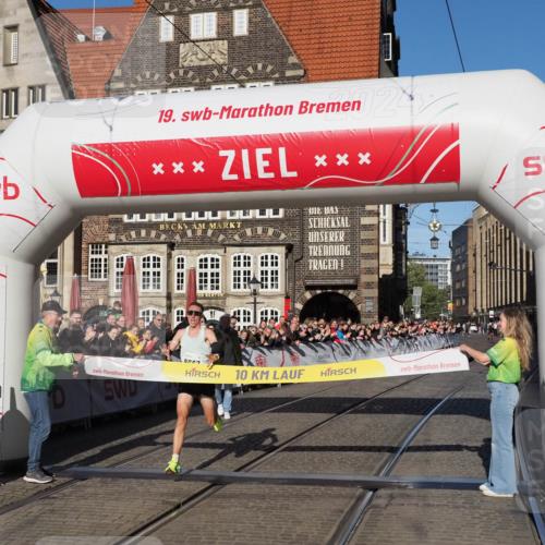 06.10.2024 - 19. swb-Marathon Bremen Luisa Fischer http://msf.ph/oto/7366985 06.10.2024 10:26:02 Ziel 8667 meine-sportfotos.de