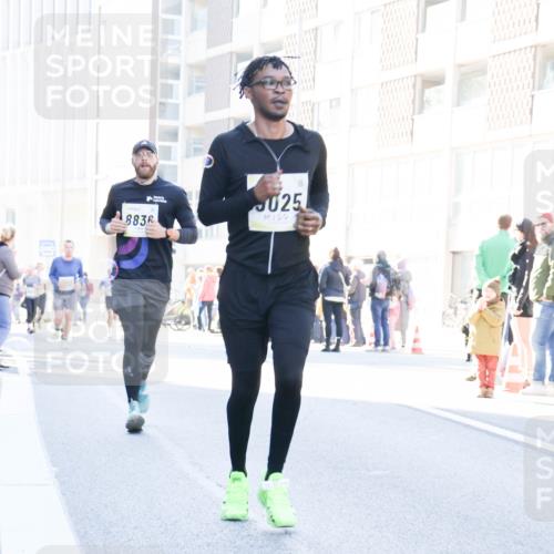 06.10.2024 - 19. swb-Marathon Bremen Matties Gatica Varas http://msf.ph/oto/7367011 06.10.2024 10:42:43 Laufen 8836, 25 meine-sportfotos.de