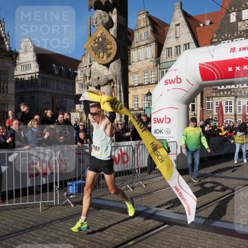 06.10.2024 - 19. swb-Marathon Bremen Luisa Fischer http://msf.ph/oto/7367031 06.10.2024 10:26:03 Ziel 8667 meine-sportfotos.de
