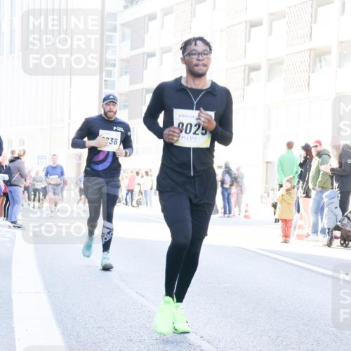 06.10.2024 - 19. swb-Marathon Bremen Matties Gatica Varas http://msf.ph/oto/7367036 06.10.2024 10:42:43 Laufen 8732, 36, 9025 meine-sportfotos.de