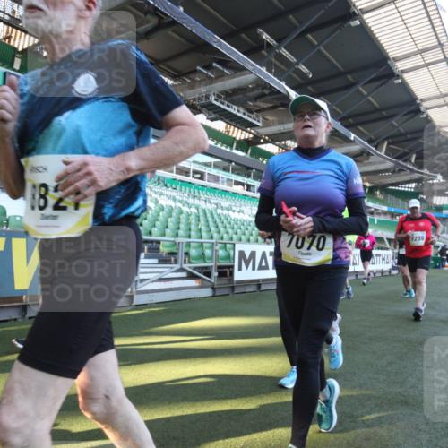 06.10.2024 - 19. swb-Marathon Bremen Yannick Fuchs http://msf.ph/oto/7367113 06.10.2024 10:38:18 Laufen im Stadion 7062, 7068, 7070, 7075, 7079, 7093, 7112, 7166, 7211, 7212, 7235, 7301, 7310, 7348, 7356, 7357, 7374, 7420, 7440, 7455, 7473, 7475, 7500, 7524, 7527, 7543, 7544, 7653, 7705, 7725, 7732, 7760, 7791, 7808, 7836, 7845, 7881, 7933, 7949, 7994, 7995, 8134, 8136, 8149, 8164, 8165, 8295, 8296, 8417, 8422, 8455, 8507, 8518, 8519, 8549, 8554, 8565, 8590, 8591, 8623, 8690, 8714, 8821, 8876, 8880, 8916, 8926, 8944, 9062, 9127, 9876 meine-sportfotos.de