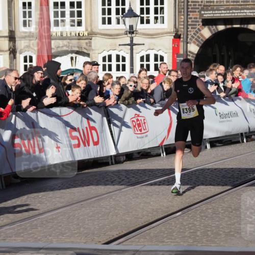 06.10.2024 - 19. swb-Marathon Bremen Luisa Fischer http://msf.ph/oto/7367127 06.10.2024 10:27:06 Ziel 8395 meine-sportfotos.de