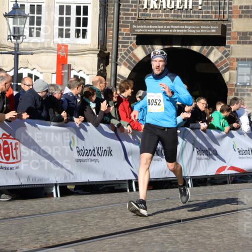 06.10.2024 - 19. swb-Marathon Bremen Strokosch-Dieckow http://msf.ph/oto/7367145 06.10.2024 10:40:44 Ziel 8120, 8180, 8220, 8383, 8390, 8544, 9052 meine-sportfotos.de