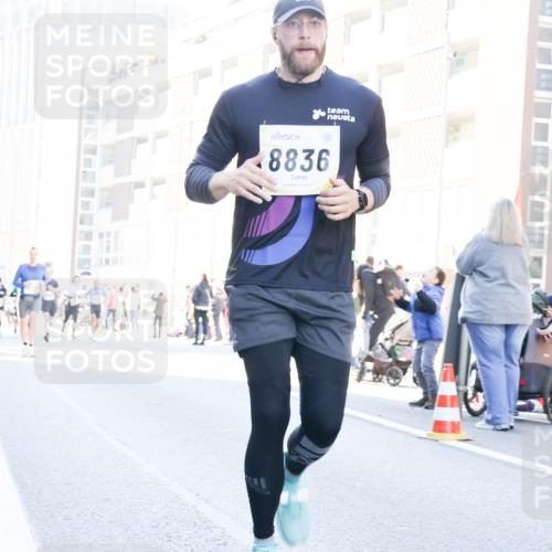 06.10.2024 - 19. swb-Marathon Bremen Matties Gatica Varas http://msf.ph/oto/7367170 06.10.2024 10:42:45 Laufen 8836 meine-sportfotos.de