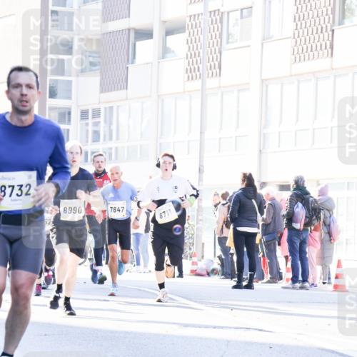 06.10.2024 - 19. swb-Marathon Bremen Matties Gatica Varas http://msf.ph/oto/7367260 06.10.2024 10:42:48 Laufen 8732, 8990, 7647, 8711 meine-sportfotos.de