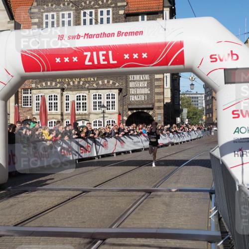 06.10.2024 - 19. swb-Marathon Bremen Luisa Fischer http://msf.ph/oto/7367270 06.10.2024 10:27:29 Ziel 8349 meine-sportfotos.de