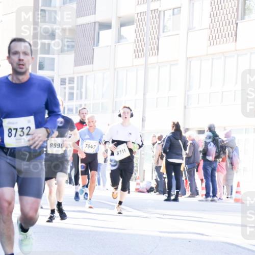 06.10.2024 - 19. swb-Marathon Bremen Matties Gatica Varas http://msf.ph/oto/7367275 06.10.2024 10:42:49 Laufen 8732, 8990, 7647, 8711 meine-sportfotos.de